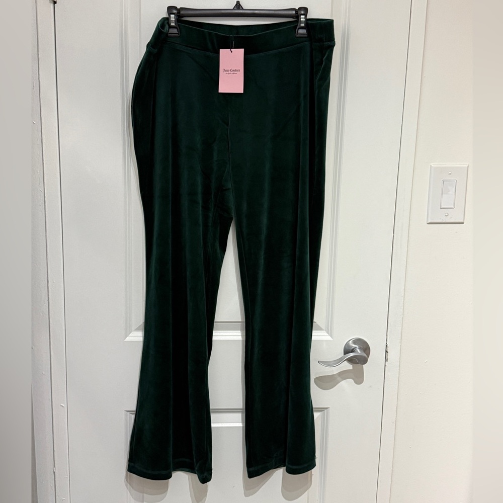 Juicy Couture Dark Green Velvet pants
stock #001